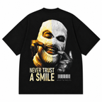 Camiseta Oversized Never Trust A Smile