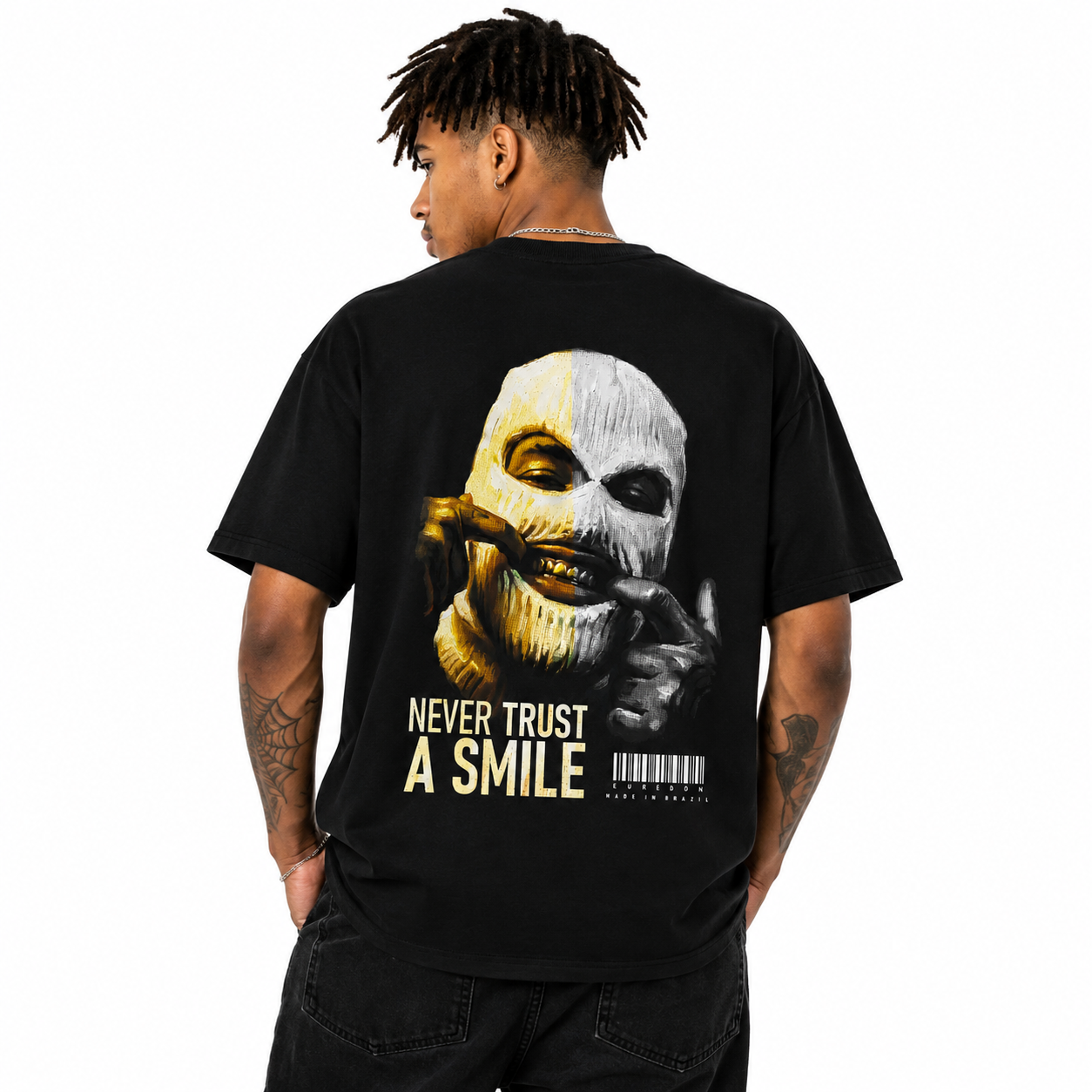 Camiseta Oversized Never Trust A Smile