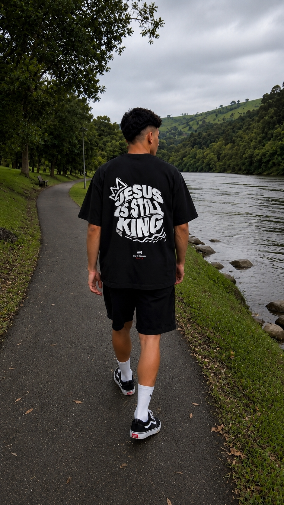 Camiseta Oversized Jesus is Still King - Euredon Faith